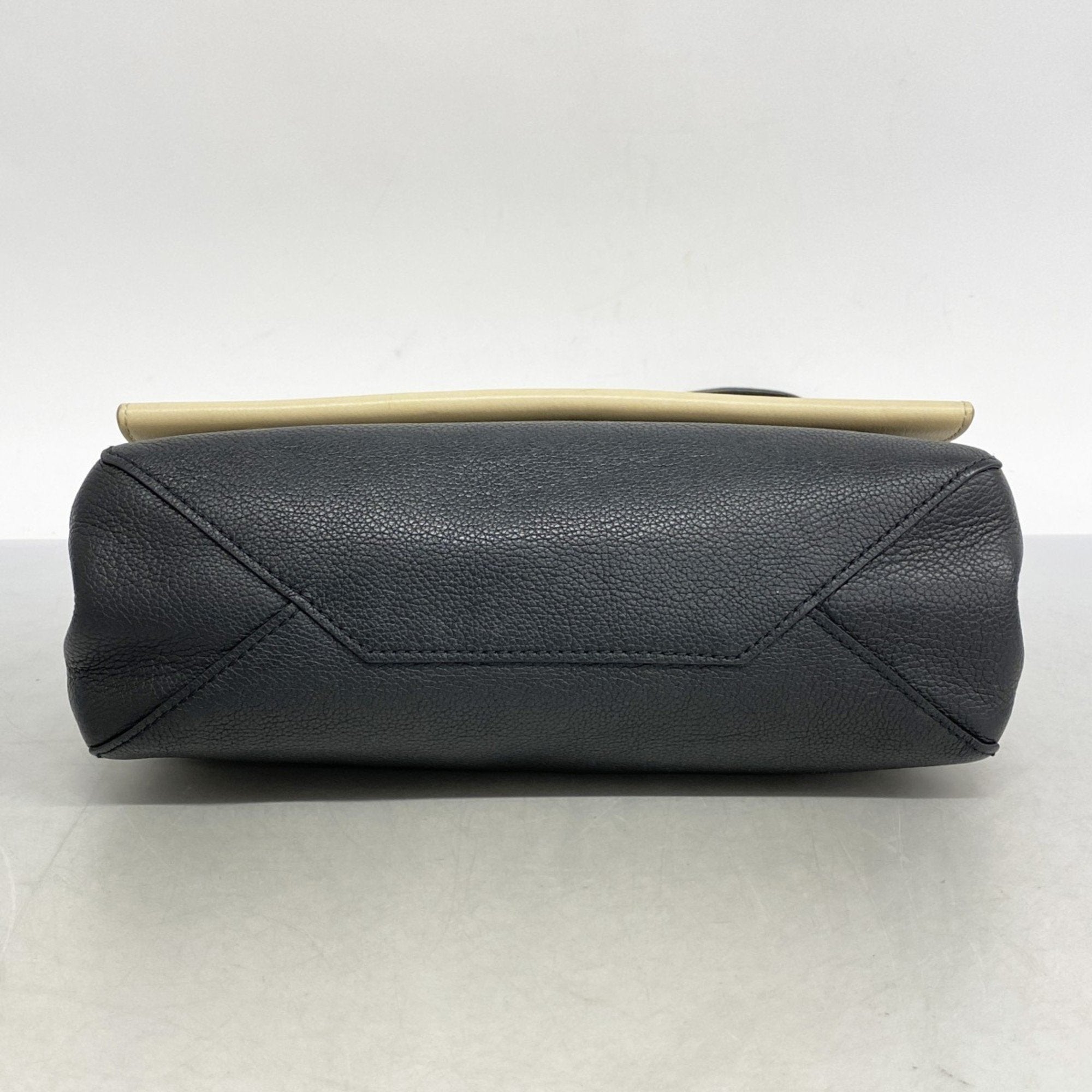 Louis Vuitton Lockmeto