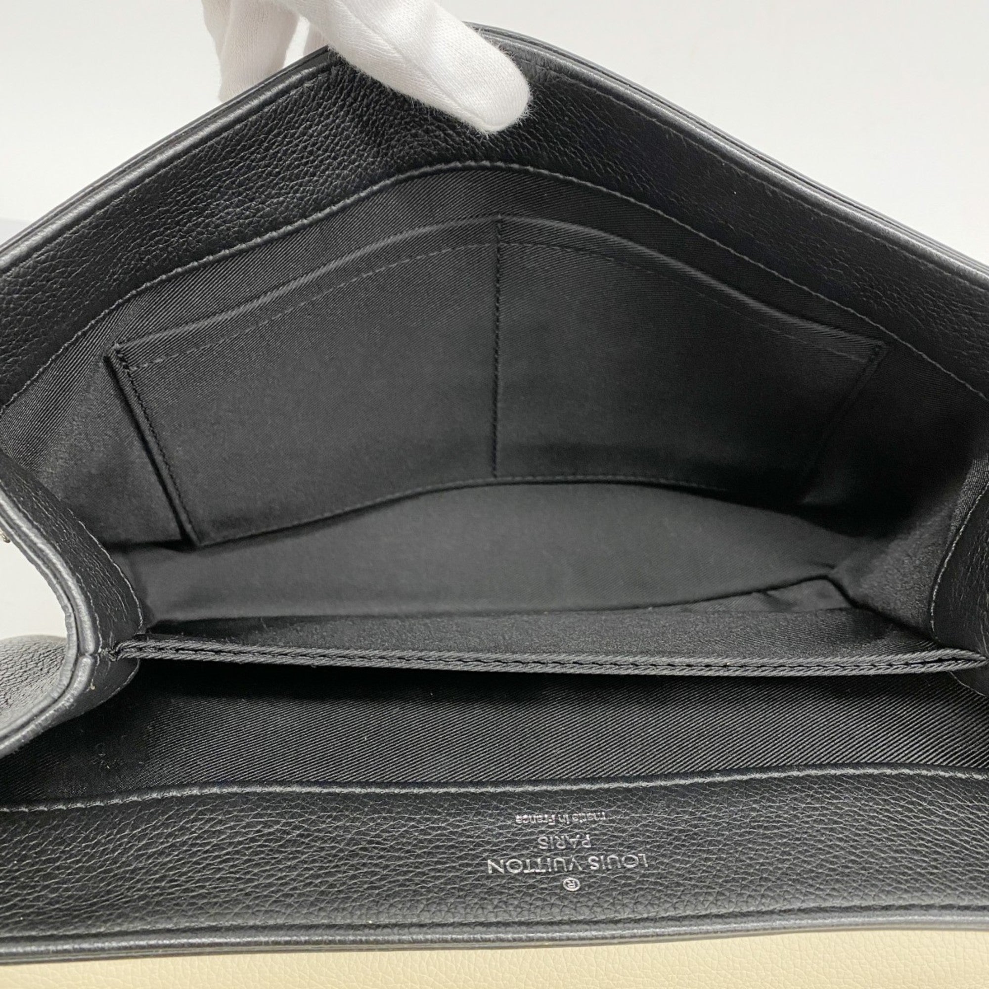 Louis Vuitton Lockmeto