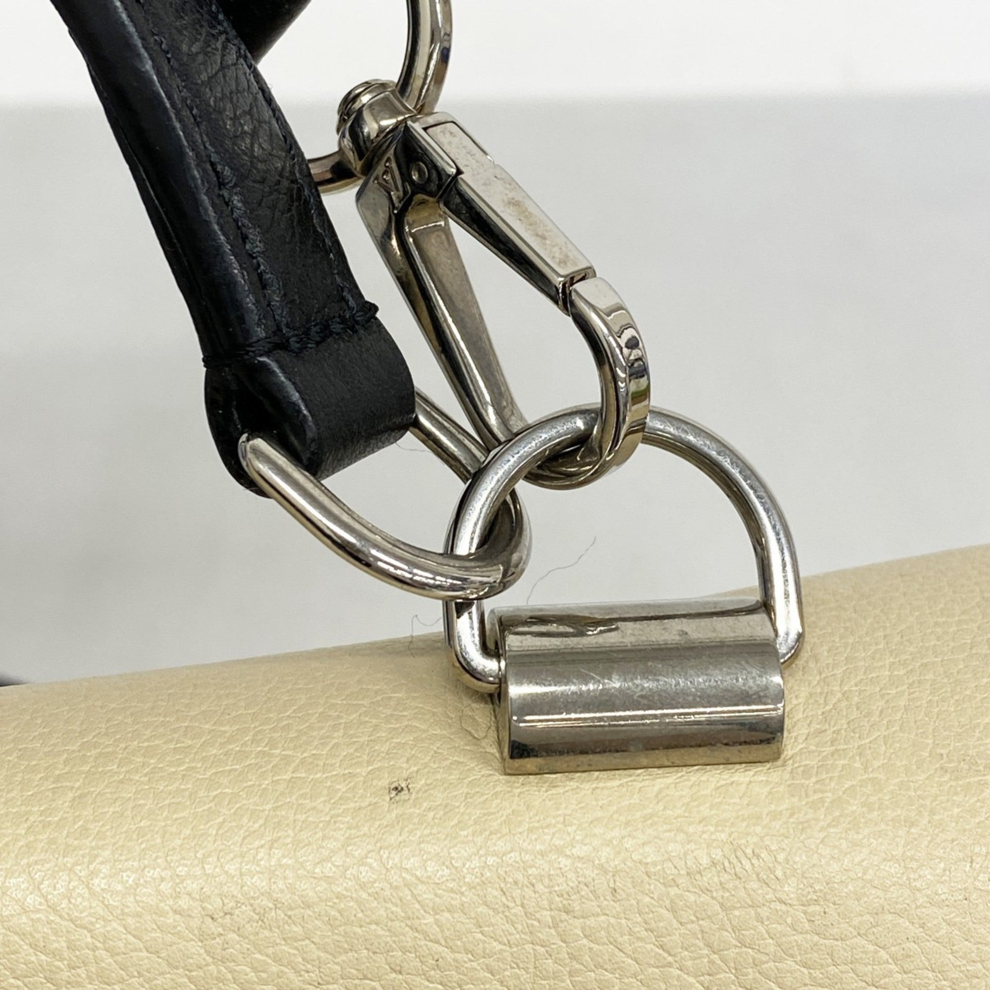 Louis Vuitton Lockmeto