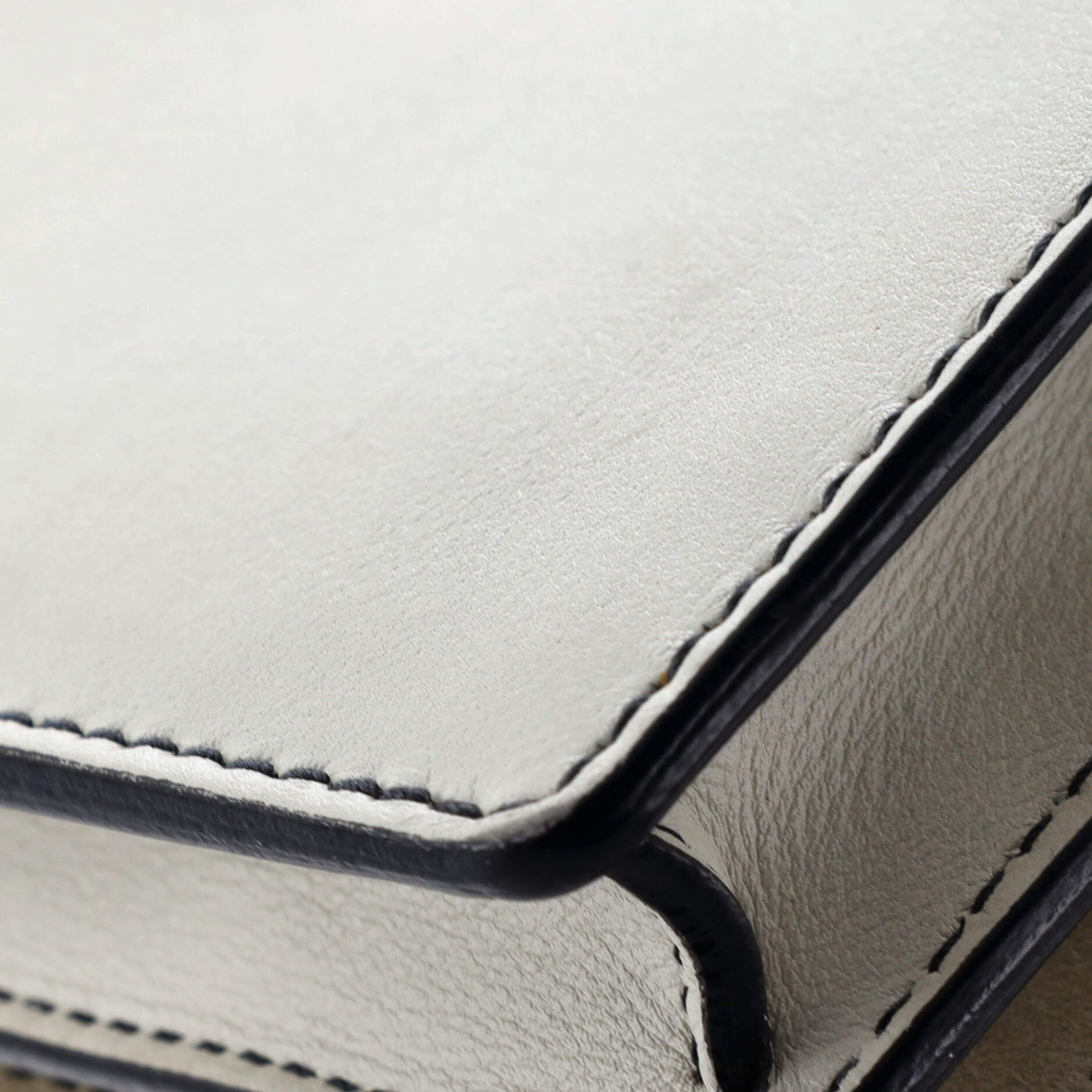 J'adior Wallet On Chain Leather