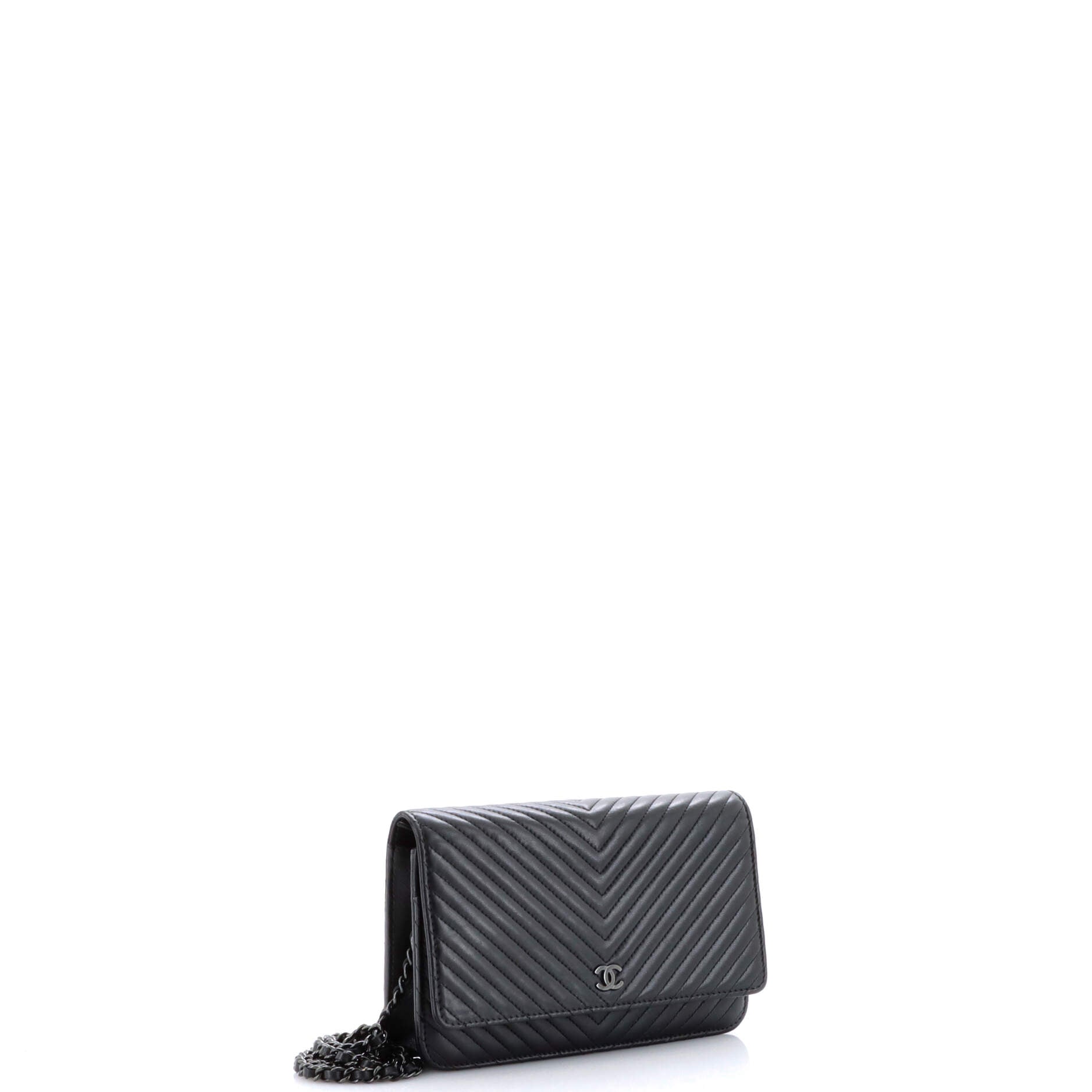 So Black Wallet On Chain Chevron Lambskin